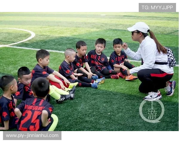 足球萌娃版挖呀挖来袭 看小小球星们如何玩转绿茵场